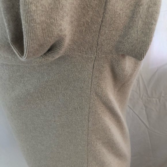 Banana Republic sweater with faux fur collar - Picture 7 of 7